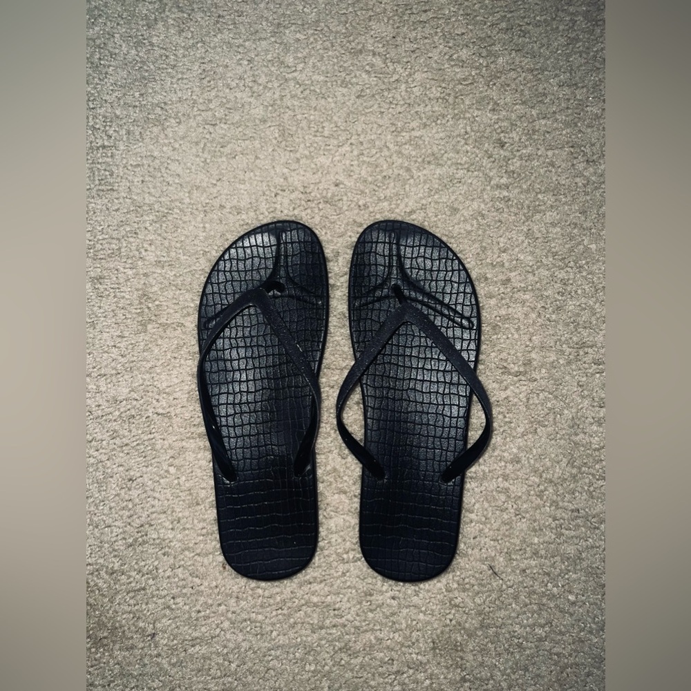 Black slippers